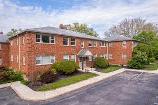 Elkins Park Gardens in Elkins Park, PA - Building Photo