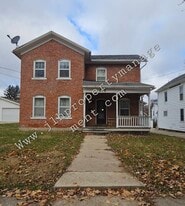 618 W Clark St in Freeport, IL - Building Photo