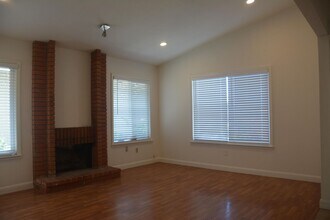 2221 Lynbrook Dr in Pittsburg, CA - Building Photo - Building Photo