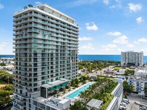 7144 Byron Ave in Miami Beach, FL - Foto de edificio - Building Photo