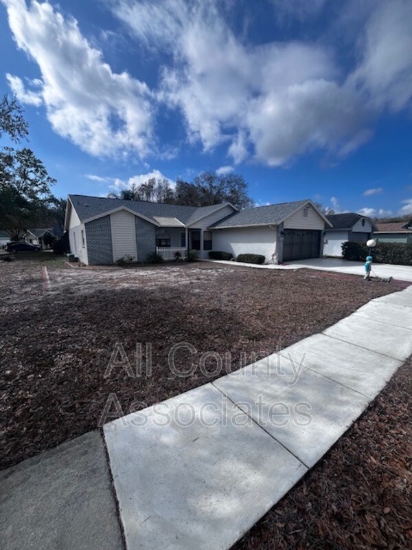 8302 Matthew Dr in New Port Richey, FL - Building Photo - Building Photo