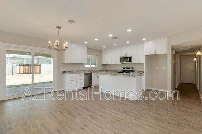 property at 1112 W Dragoon Ave