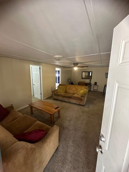 409 Taylor St in West Columbia, SC - Building Photo