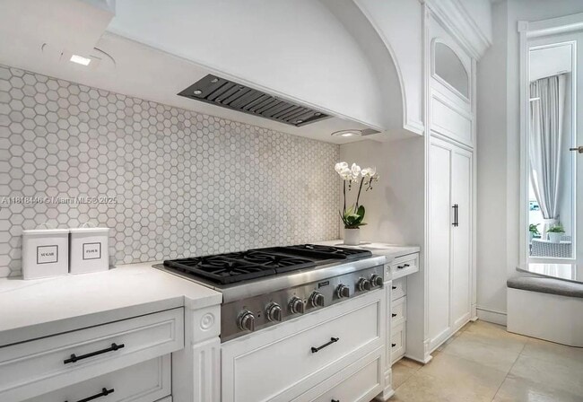 property at 432 S Hibiscus Dr