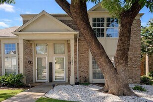 1520 Beach Ln in Arlington, TX - Building Photo