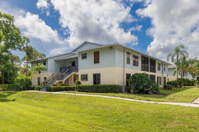 6541 SE Federal Hwy in Stuart, FL - Building Photo - Building Photo