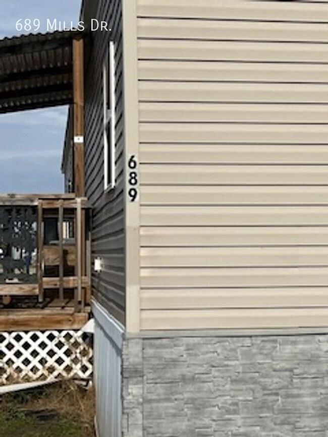 689 W Mills Dr in Towanda, KS - Building Photo - Building Photo