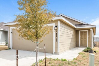 13710 Bucket Way in San Antonio, TX - Building Photo - Building Photo