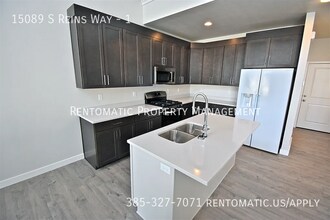 15089 S Reins Wy in Bluffdale, UT - Foto de edificio - Building Photo