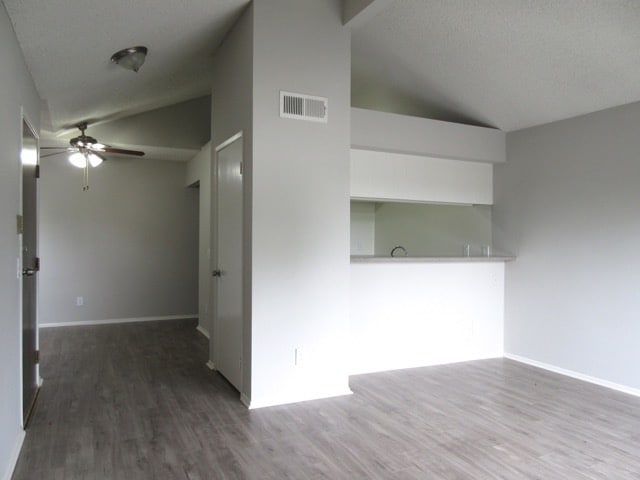 Wyandotte Apartments in Reseda, CA - Building Photo - Building Photo