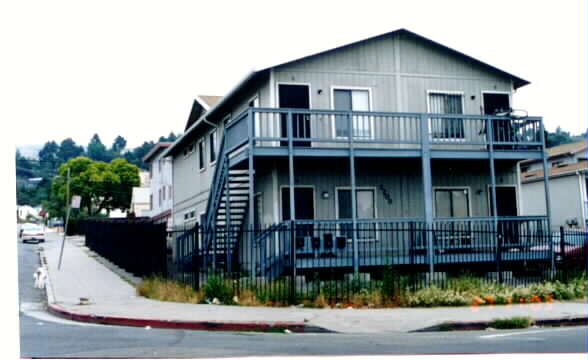 7200 MacArthur Blvd in Oakland, CA - Foto de edificio - Building Photo
