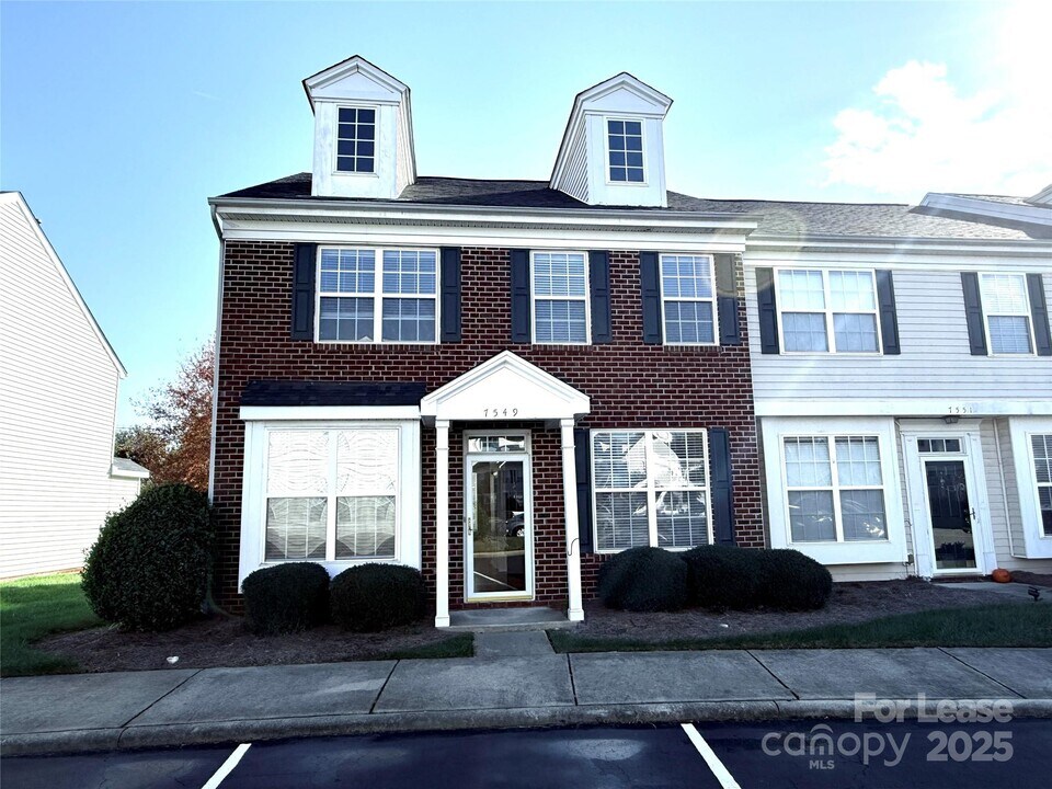 7549 Bluff Point Ln in Denver, NC - Building Photo