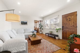 3972 Keeshen Dr in Los Angeles, CA - Building Photo - Building Photo