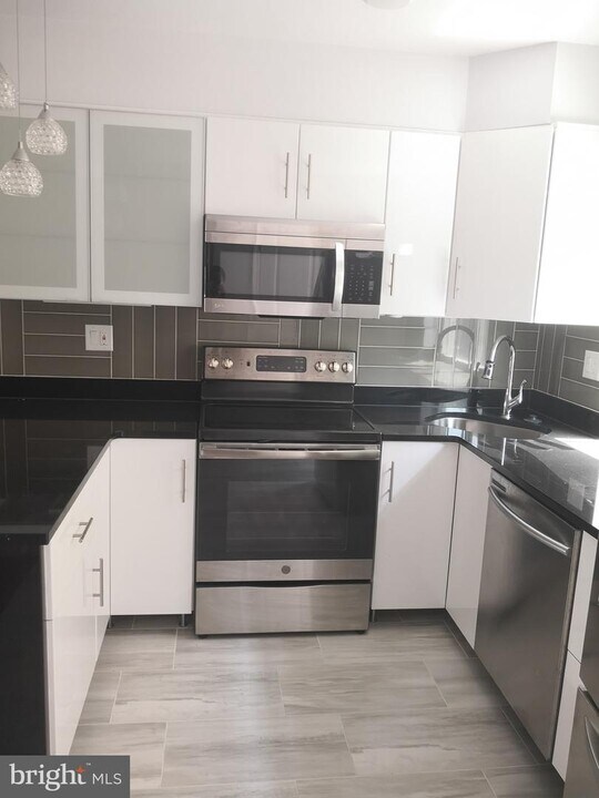 1000 Mt Vernon St-Unit -D1 in Philadelphia, PA - Building Photo