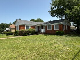403 E 6th St in Tyler, TX - Building Photo
