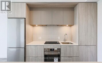 130 River St in Toronto, ON - Building Photo - Building Photo