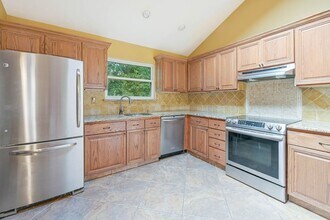 15 Newfoundland Ave in Huntington, NY - Building Photo - Building Photo