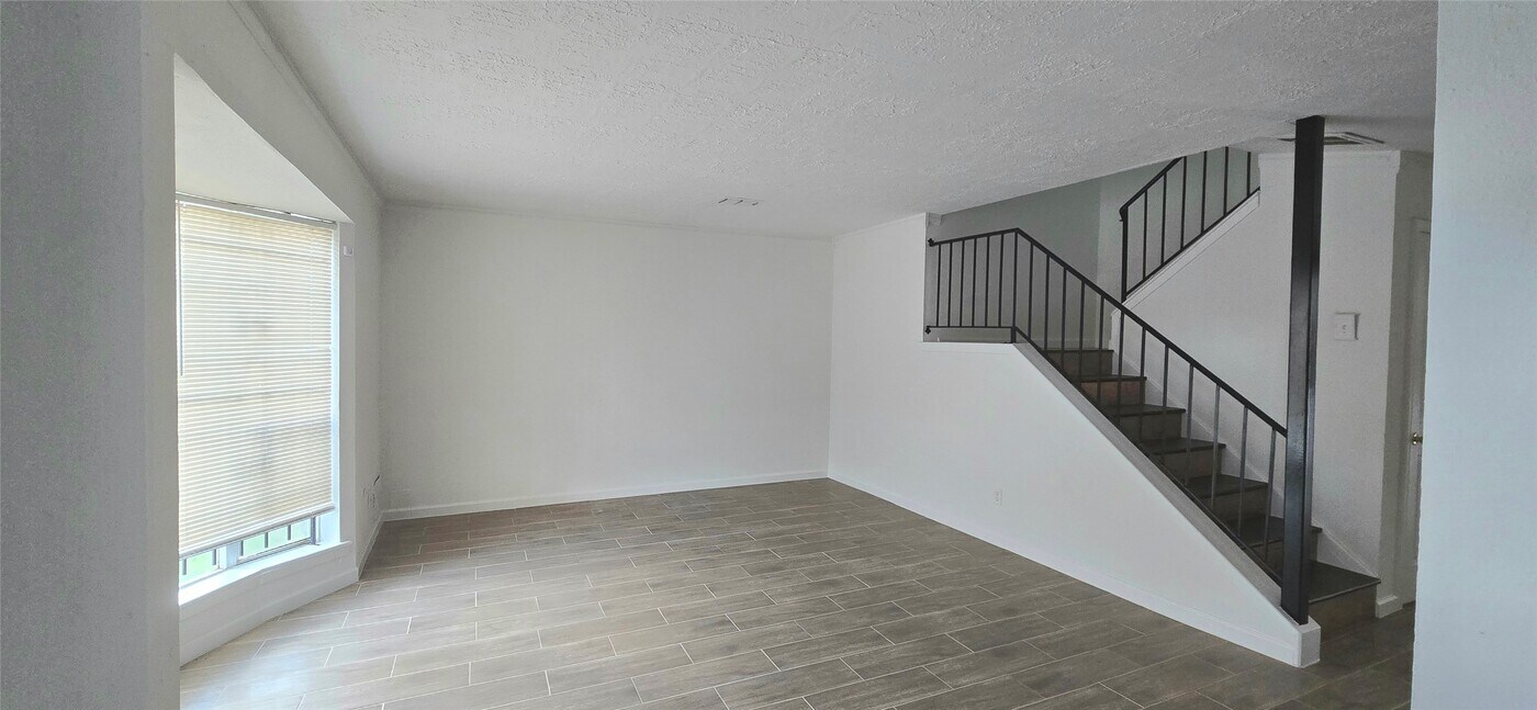 7151 Chasewood Dr in Missouri City, TX - Building Photo