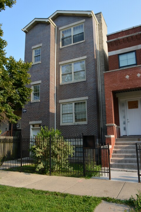 4136 W Gladys Ave in Chicago, IL - Building Photo