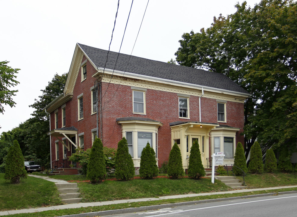 522 Deering Ave in Portland, ME - Foto de edificio