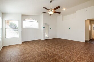 13362 W Mauna Loa Ln in Surprise, AZ - Building Photo - Building Photo
