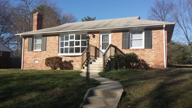 8206 Adrian Dr in Richmond, VA - Building Photo - Building Photo