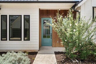 4020 Valley View Rd in Austin, TX - Building Photo - Building Photo