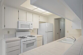 Trabuco Villas in Lake Forest, CA - Foto de edificio - Building Photo