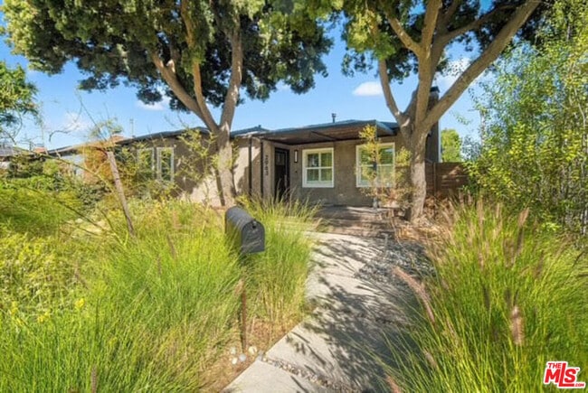 2963 Virginia Ave in Santa Monica, CA - Building Photo - Building Photo