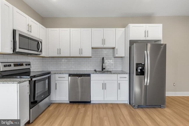 6712 Ridge Ave in Philadelphia, PA - Building Photo - Building Photo