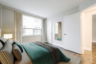 Ava Manor in Toronto, ON - Building Photo - Building Photo