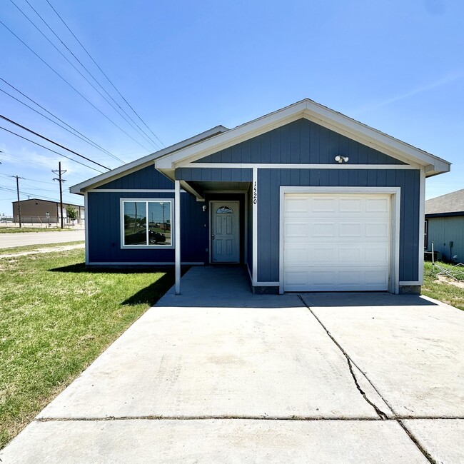 property at 1520 E 13th St