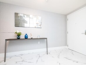 300 Sunny Isles Blvd in Sunny Isles Beach, FL - Building Photo - Building Photo