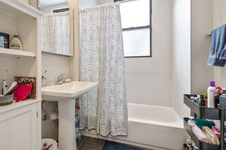 3250 N Lakewood Ave, Unit 1 in Chicago, IL - Foto de edificio - Building Photo