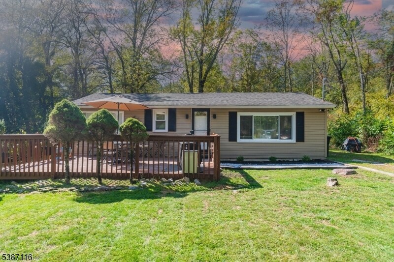 908 Willow Dr in Newton, NJ - Building Photo