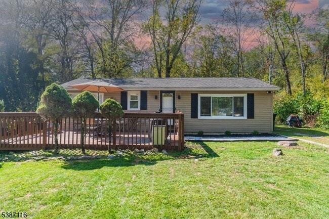property at 908 Willow Dr