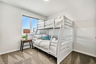 98 Herron St NE in Calgary, AB - Building Photo - Building Photo