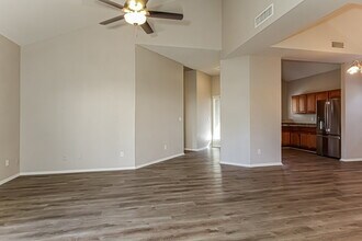 11324 N 82nd Ave in Peoria, AZ - Foto de edificio - Building Photo