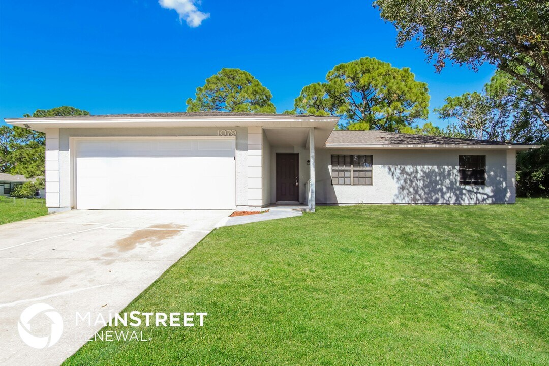 1079 Beacon St NW in Palm Bay, FL - Building Photo