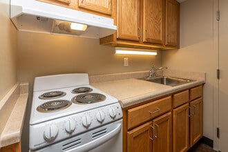 Chapel House Senior Apartments - Age 62+ in Louisville, KY - Foto de edificio - Interior Photo