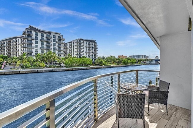 1044 NW N River Dr in Miami, FL - Building Photo - Building Photo