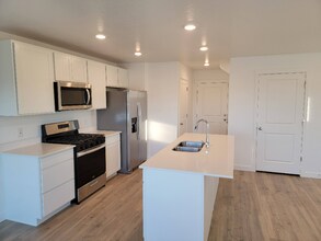 866 Lubber Ln in Saratoga Springs, UT - Building Photo - Building Photo