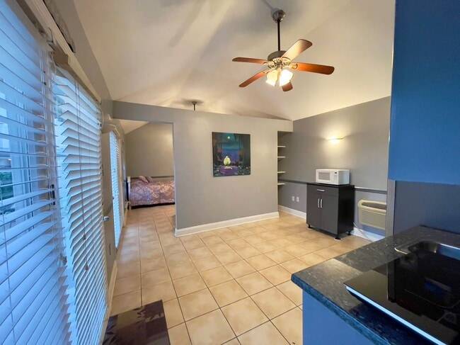 3700 Wanda Lynn Dr in Metairie, LA - Foto de edificio - Building Photo