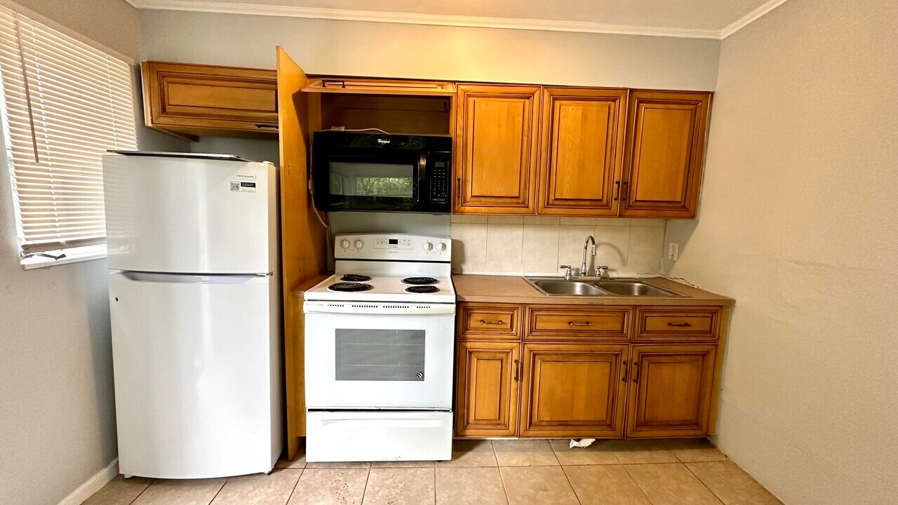 3804 Miller Ave in West Palm Beach, FL - Building Photo