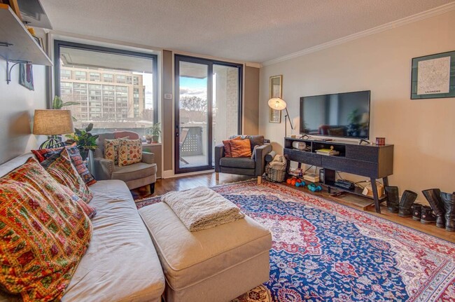240 M St NW in Washington, DC - Building Photo - Building Photo