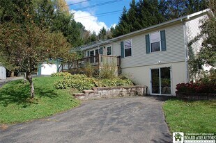 2656 1/2 Horton Rd in Jamestown, NY - Building Photo