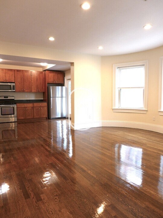 27 Boulevard Ter, Unit 2 in Boston, MA - Foto de edificio