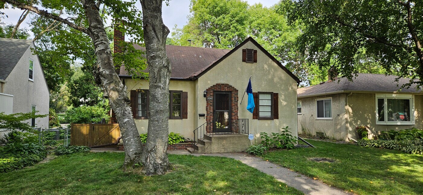 3046 McKinley St NE in Minneapolis, MN - Foto de edificio