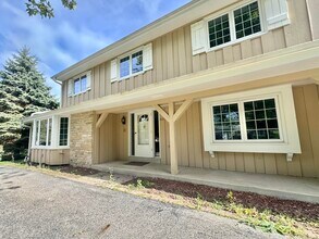 3431 W Colette Ct in Mequon, WI - Building Photo - Building Photo