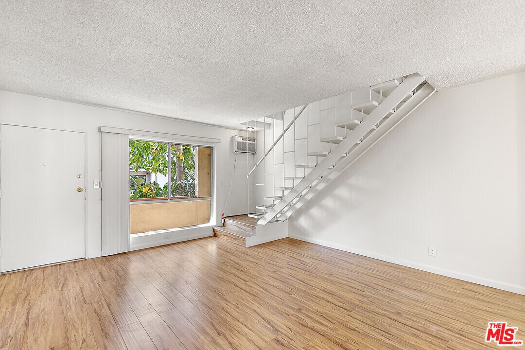 2332 S Beverly Glen Blvd in Los Angeles, CA - Building Photo